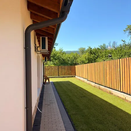 Guest house братановите къщи
