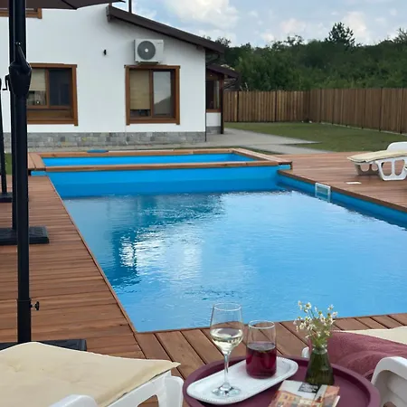 Guest house братановите къщи 3*